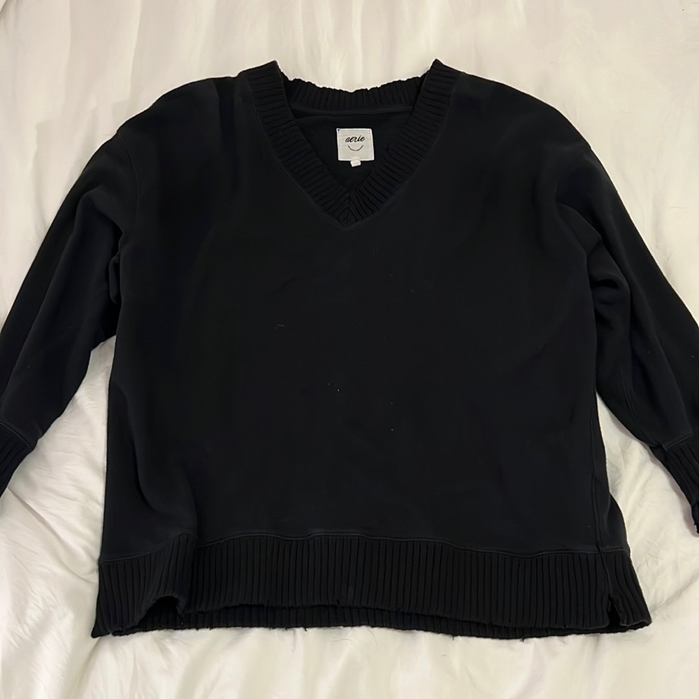 Aerie black v neck sweatshirt